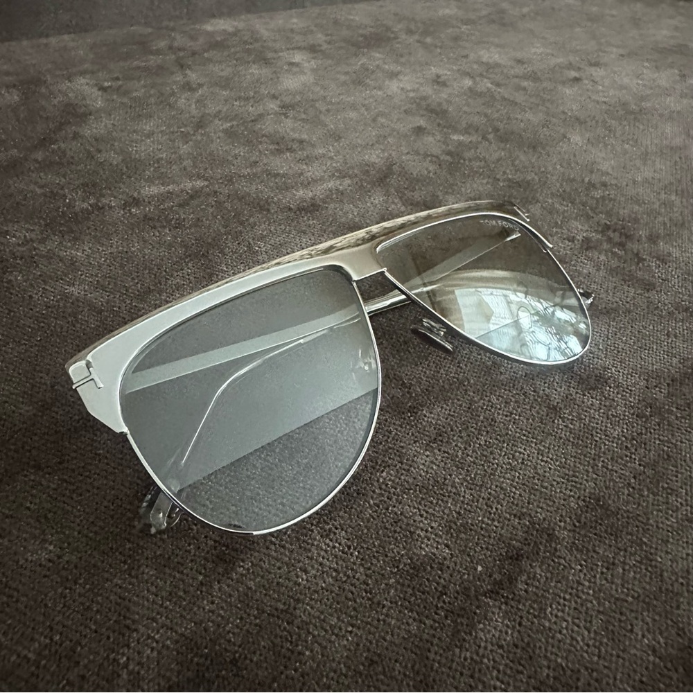 Limited Edition Tom Ford Winter 18k Gold Plated Sunglasses in White Gold - Picture 11 of 13